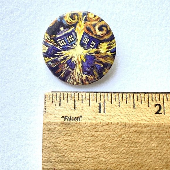 2009 BBC Doctor Dr Who Exploding Tardis Button Pinback 1.25” Pin - Picture 4 of 4